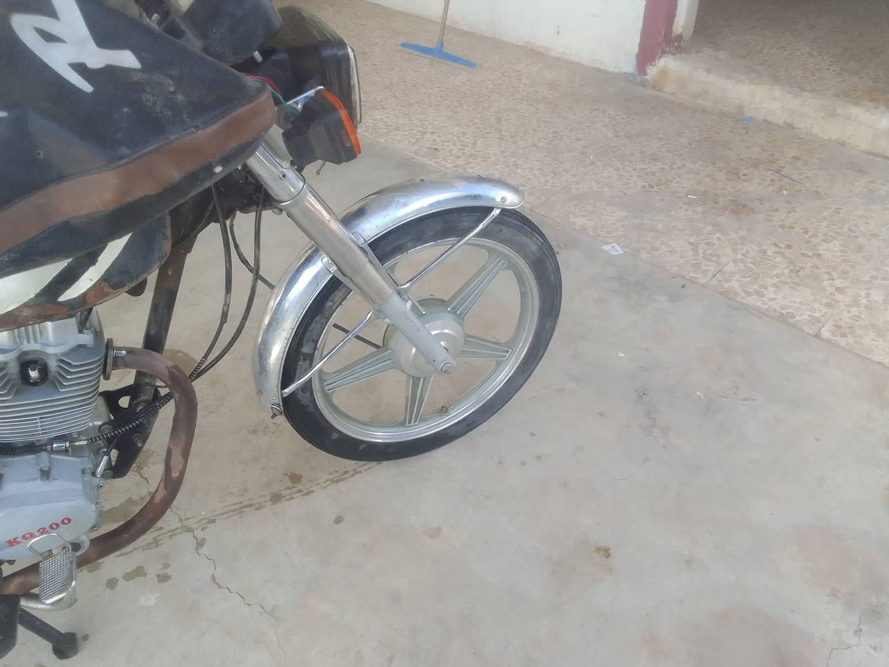 دراجه خمسه كير للبيع ما بيه اي نقص تايرات ويل جدد محرك مجفت جديد شغال سلف كهربائات كله شغال السعر 300وبه مجال خابر وتدلل***********زين***********
