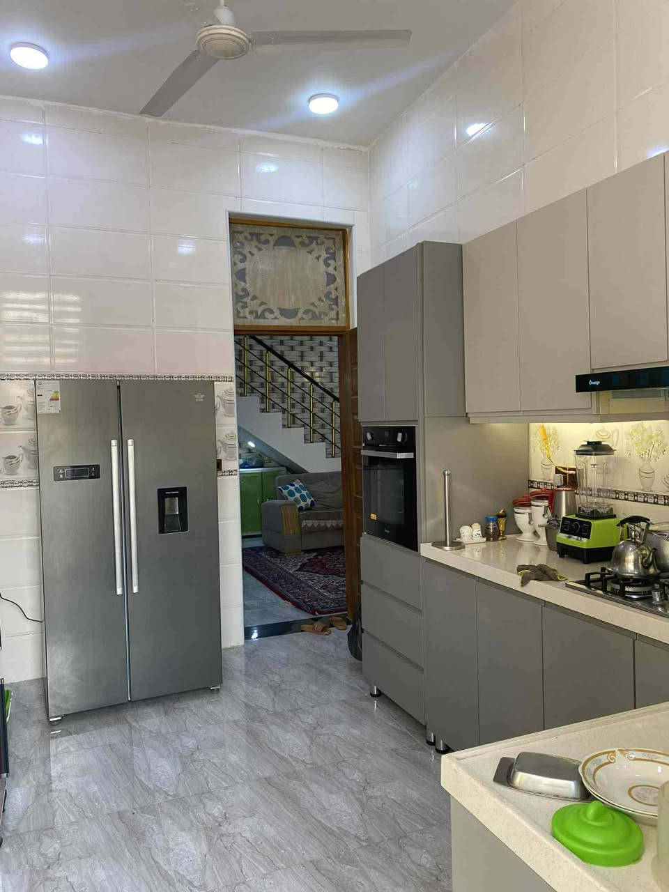 السلام عليكم دار طابو زراعي سند 25 
المساحه 130م يتكون من كلدور +مطبخ+صاله+مجمع صحيات +عرفه نوم 1 طابق واحد العنوان حله شارع 80 قرب بانزين خانه مال الأضواء خلف التقسيم الجديد بيت درجه أوله 
للأستفسار أكثر اتصل او مراسله ***********
