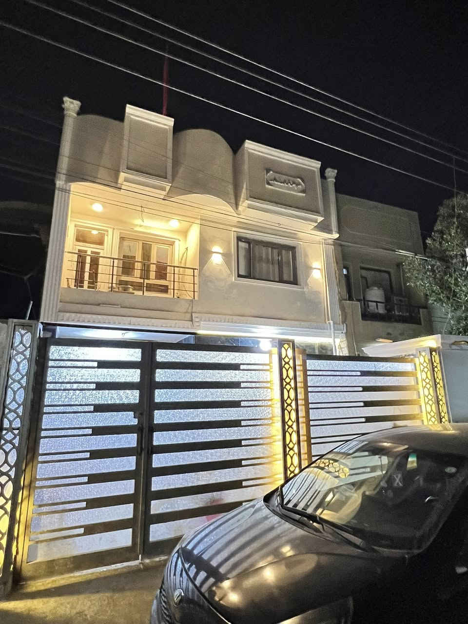 بسم الله الرحمن الرحيم

للبيع للبيع …

بيت للبيع المساحه 150 م  واقع حال 160 متر في منطقه الحسينيه الضباط خلف الشارع العام من جهه مدخل التكسيات البيت متكامل مابي اي نقص الحمد الله يتكون من مدخلين وحديقه وحمام خارجي استقبال كبير ومطبخ وصاله كبيره وحمام شرقي وغربي ومنور وغرفتين نوم وحده منهن سويت داخلي وترك بلخير على عرض البيت والطابق الثاني غرفتين نوم وصاله وحمام البيت كله شبابيك بيبان الألمنيوم وبي مجال بناء بعد غرفتين والسطحين  اشتايكر منظومه الماء والكهرباء كله جديد واي استفسار الاتصال *********** ) 
السعر (157) بمجال بسيط لشراي تحياتي الكم
