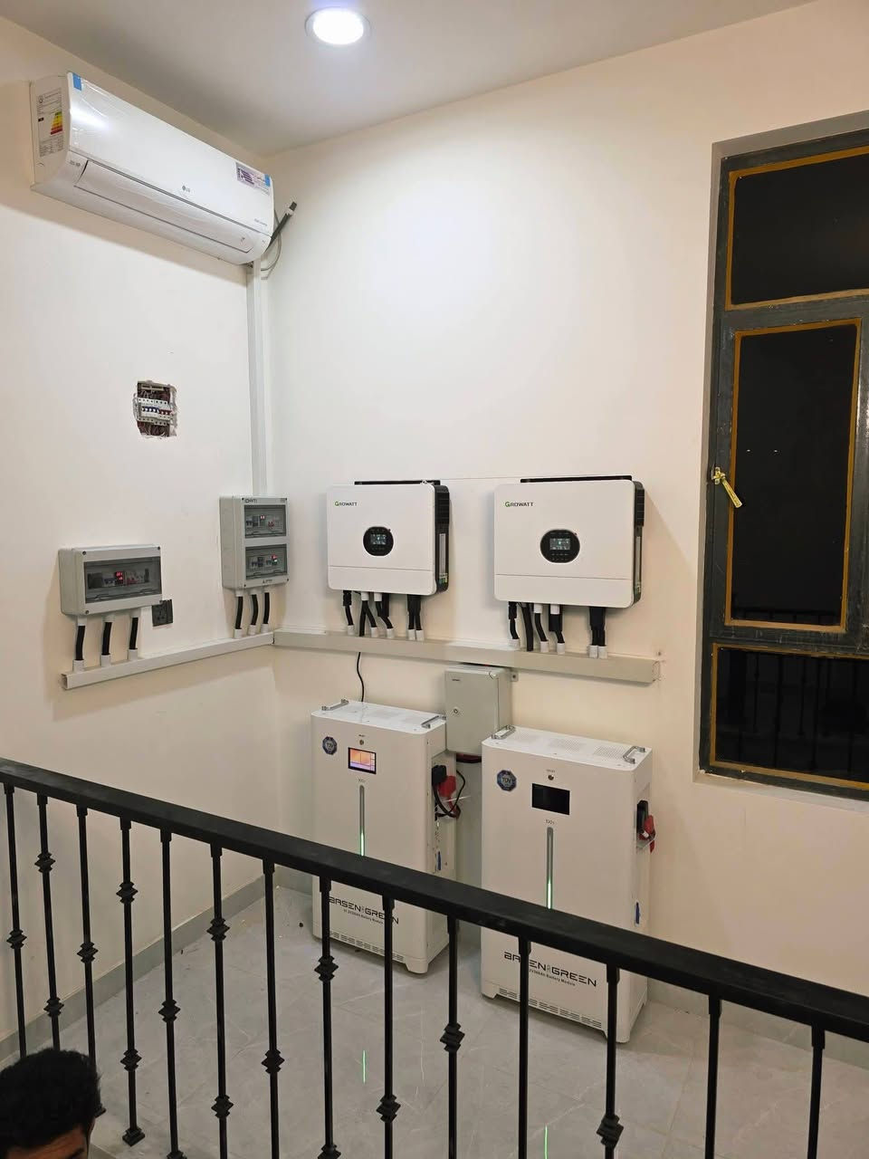 قامت شركة الجزيرة للطاقه الشمسية بتركيب منضومة طاقة شمسية بقدرة ٣٥ امبير ليلي نهاري في محافظه بغداد منطقه حي الفرات وتم استخدام احدث الاجهزة والاقوى في الاسواق العراقي
1-بطاريات بيسن كرين حجم ١٦ كيلو واط عدد ٢ بضمان هو الاقوى في العراق لمده ١٠ سنوات 

٢-انفيرتر كرواط حجم ٦ كيلو واط عدد ٢ اي مجموع ١٢ كيلو واط وبضمان ٢ سنه 

٣-الواح لونجي ٦٢٠ واط عدد ١٦ لوح وبضمان لمده ١٥ سنه لونجي الشركه الاولى في العراق من حيث استخدام الالواح الخاصه بها 

٤- استخدام نظام ATS حديث وذات امان عالي لنظام Ac  وكذالك لنظام DC وحديد مغلون حجم ٢ ملم ضد الصدا 

تم ذالك بواسطه كوادر شركة الجزيرة للطاقة الشمسية  ذات معاير ومقايس هندسيه عاليه وجوده عاليه في العمل للاستفسار والتواصل الاتصال على الارقام التالية

م. معين ***********
م. زيد    ***********
م.ويدل  ***********
