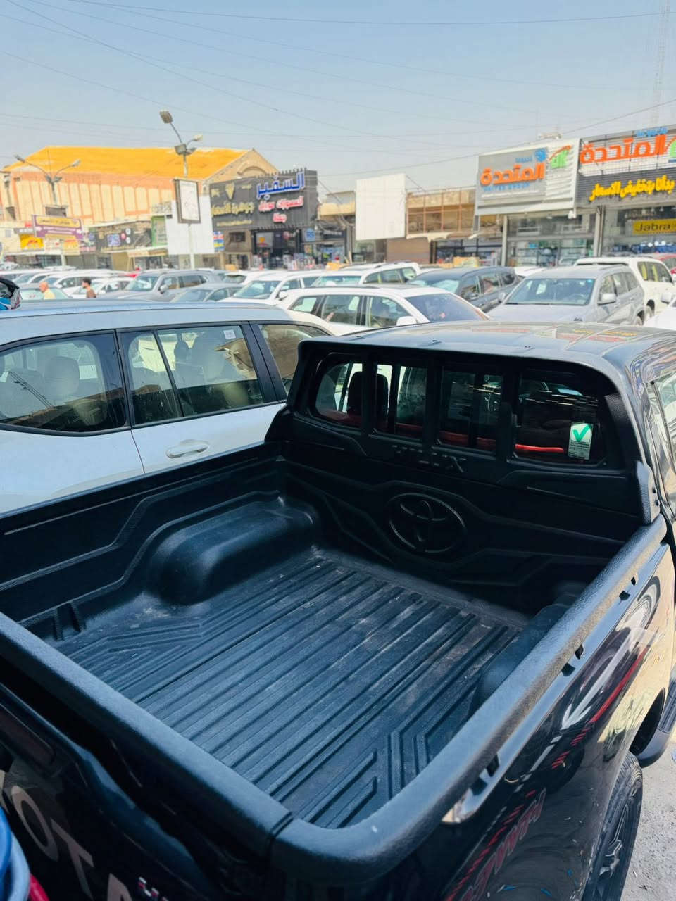 سلام عليكم
تويوتا هايلوكس 2023 Double cab 4*4 

اللون اسود ⚫️

 مادة المقعد قماش 

عدد المقاعد 5 💺

الموصفات:

كاميرا خلفية 📷

التحكم على المنحدرات ⛷️

 بصمة 

مثبت سرعة 

نوافذ كهربائية🪟

مانع الانزلاق 

شاحن لاسلكي 

تبريد خلفي 

مصابيح زينون الأمامية  

رقم السيارة بغداد ومكان السيارة بغداد!

مبدل باب خلف السايق وكالة فقط!!! 

السعر 29,500 وبيه مجال بسيط 

للتواصل ***********
