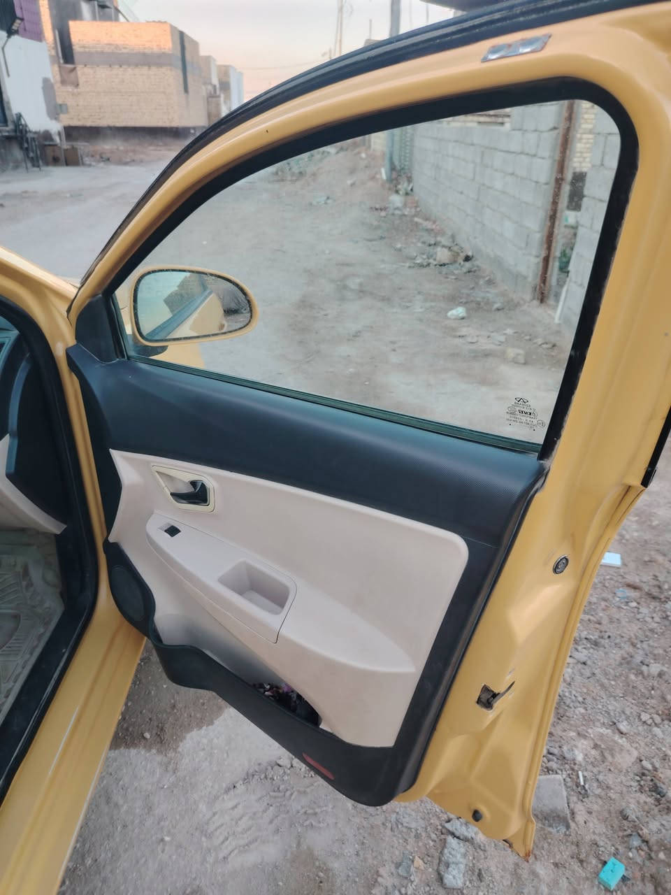 سلام عليكم للبيع فلاوين موديل 2014 حره سياره جديده مكفوله من ضربه وتبديل وصبغ ماعده بس بنيد بيهه محرك كارتون حداديه أماميه وخلفيه جدد ستوني مسويهن تبريد ثلج تدفئه شغاله كهربائيات كلها شغاله تخم تاير شاشه تحكم ستيرن تحكم مري كشنات جلد ريمون سنتر لك رقم بابل دولي مصفره هيئه وغرامه مكان سياره ديوانيه السعر 32 وبيهه مجال بيع مستعجل ***********
