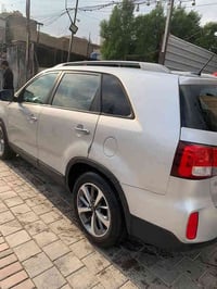 سورنتو للبيع موديل 2015 وارد امريكي سياره بية ثلاثة قطع صبغ سيارة نظيف...