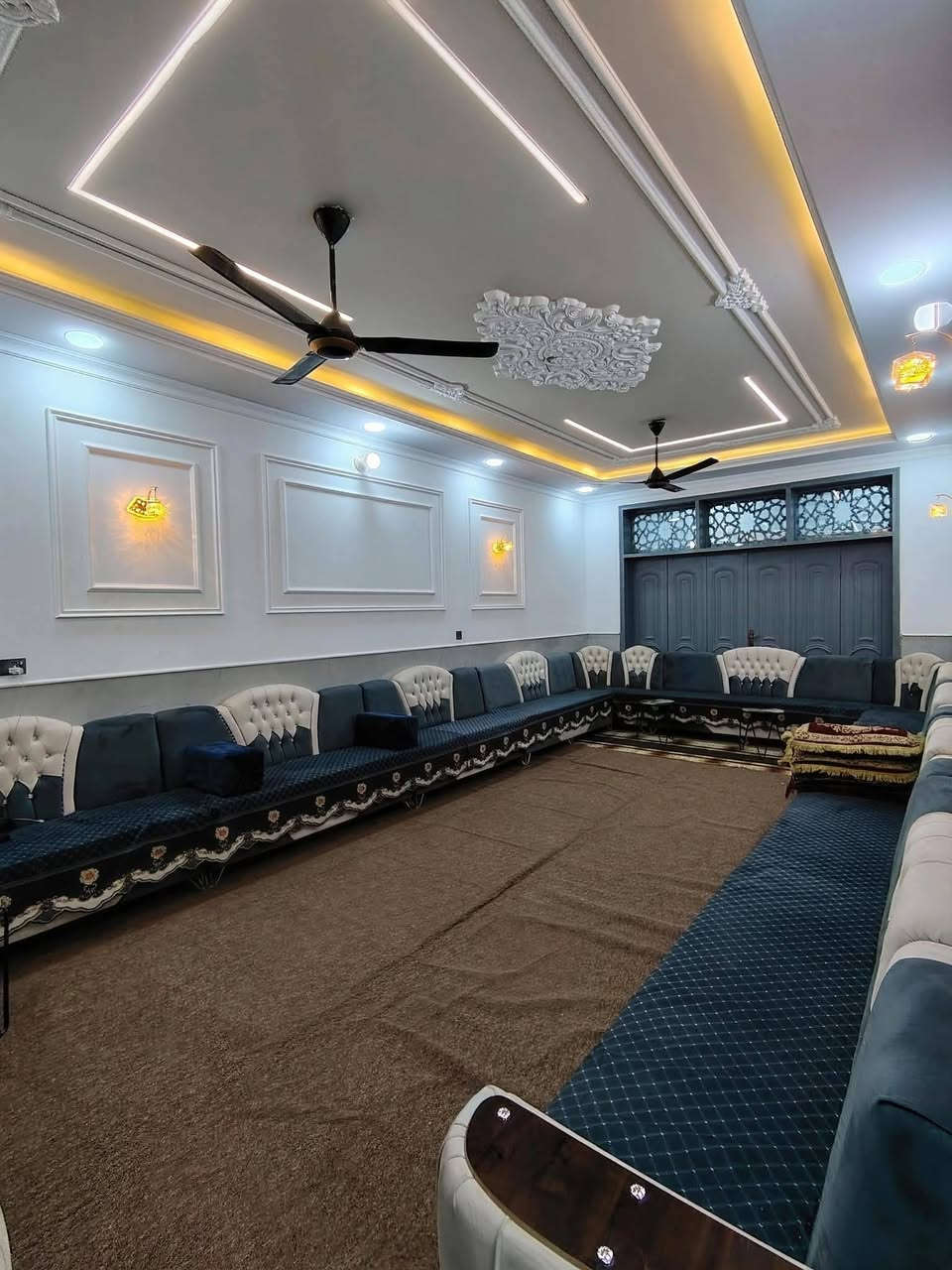 دار مقابل ملحق قرية الغدير الاوله السكني 
في محافظة النجف الأشرف 🏘️
في العراق 🇮🇶

مساحة 200متر طابقين
البيت متكون من 5غرف نوم وصاله 2وستقبال ومطبخ وصيحات خارجيه وداخليه
 
موقع مميز وشغل حديث تصاميم حديثه

للسعر  145 معه المجال
 

تواصل مع المكتب اتصل وتدلل
***********

موقعنا 📍مجاور قريه الغدير عمود 303 #مكتب_الزهور
يوجد لدينا مساحات مختلفه واسعار مختلفه اتصل ❤️❤️
