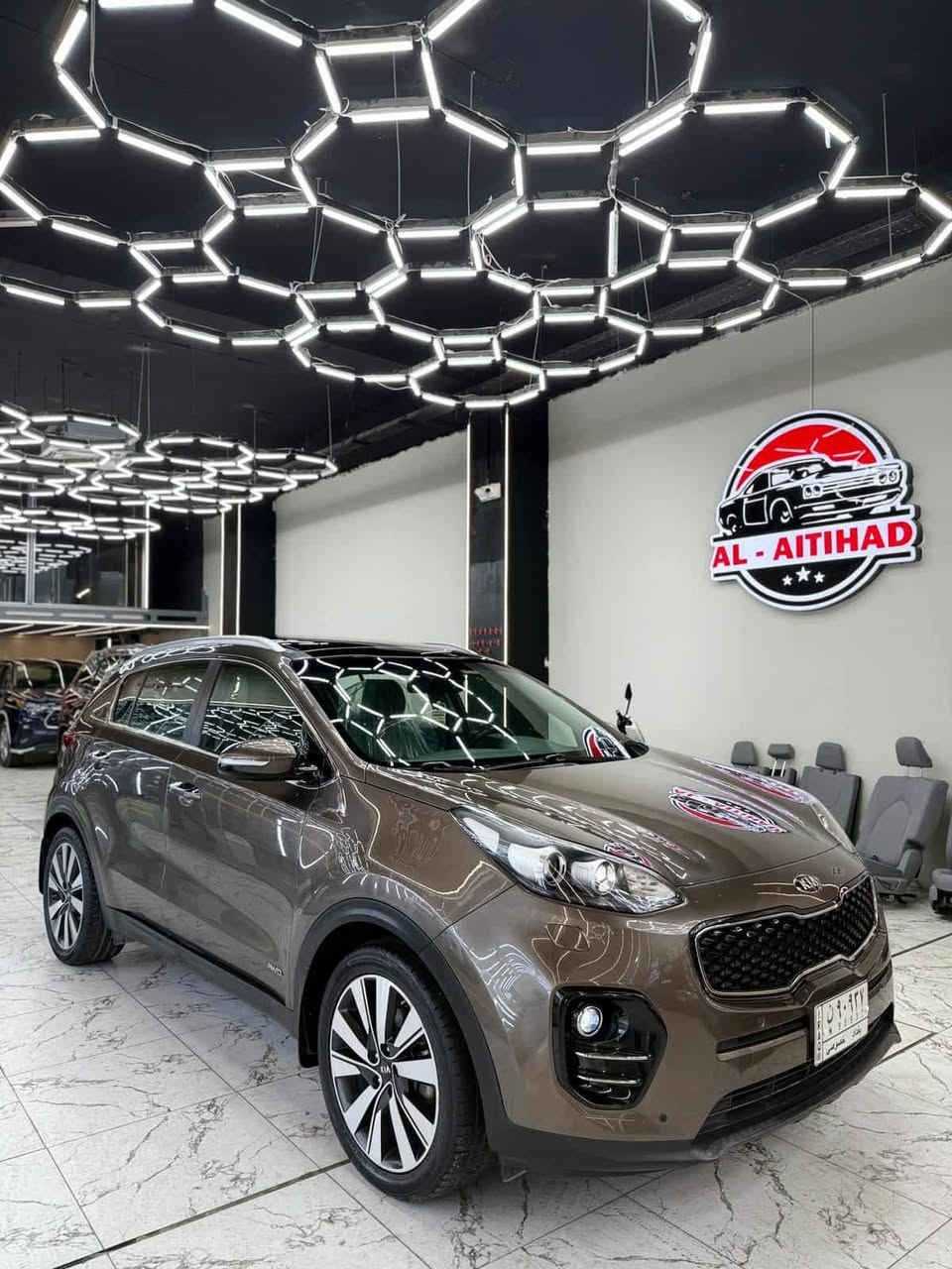 السلام عليكم للبيع او مراوس حسب القناعه
كيا سبورتج 2018 خليجي فول مواصفات كفاله عامه مكينه 2.4 gdi 
مواصفات السياره 
• حساسات اماميه + خلفيه 
• مري شفط 
• بنوراما 
• لايتات امامي + خلفي لد 
• لايت زنون عدسه + اوتو 
• تحكم ستيرن 
• شاشه اعطال 
• شاشه كار بلي 
• تبريد بيانو 
• تبريد قطعتين 
• كراسي اماميه تحكم كهرباء 
• ماسحات اوتو 
• ويل كب قياس 18 
• حاكيه اتصال 
• سايد بريك كهرباء + اوتو 
• ثلاث انظمة قيادة ( سبورت - نورمال - ايكو )
• كير AT 
• جام اوتو 
• نظام مانع تزحلق 
• نظام مانع انحدار 
السياره جديده كير ومكينه مكفولات 
السياره معروضه 185 وبيها مجال 
مكاني بغداد الجديدة 
للإستفسار ***********
