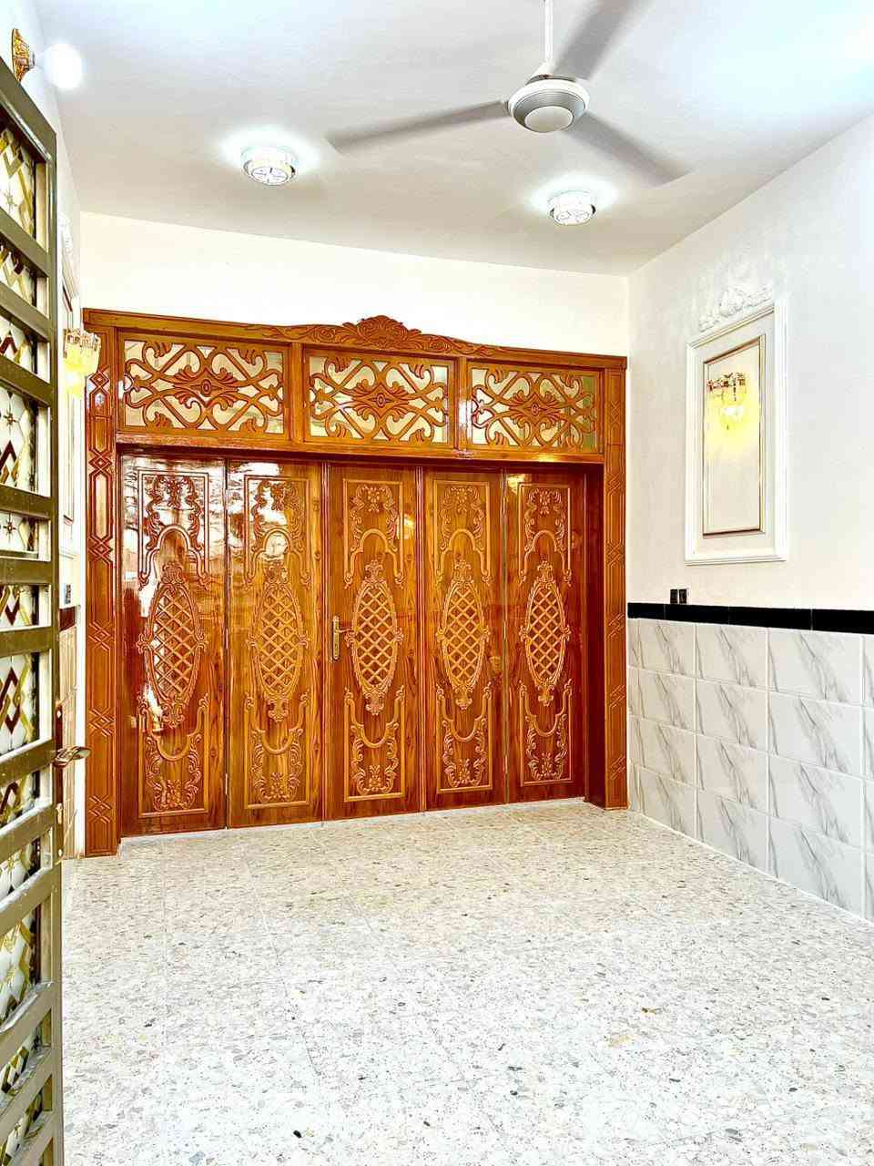 دار للبيع 📢 100متر طابق ونص حي النداء شارع المجمعات بظهر شارع 60 مال الاطفائيه منطقه 52 بناء حديث طابوق نهروان والارضيه كاشي وسقوف ثانويه بيت احلى من الصور الطابق الاول يحتوي على استقبال مفتوح ع صاله باب دفتري ومطبخ وحمامات 2 وغرفه والطابق الثاني غرفه وصاله وحمام السعر 95 وبيه مجال للاستفسار ***********

