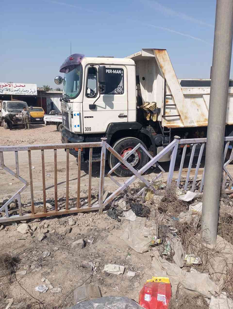 السلام عليكم تك مان صقر للبيع مديل 95سياره جاهزة  بوجهة للشغل  مكان بغداد رقم الهاتف ***********
