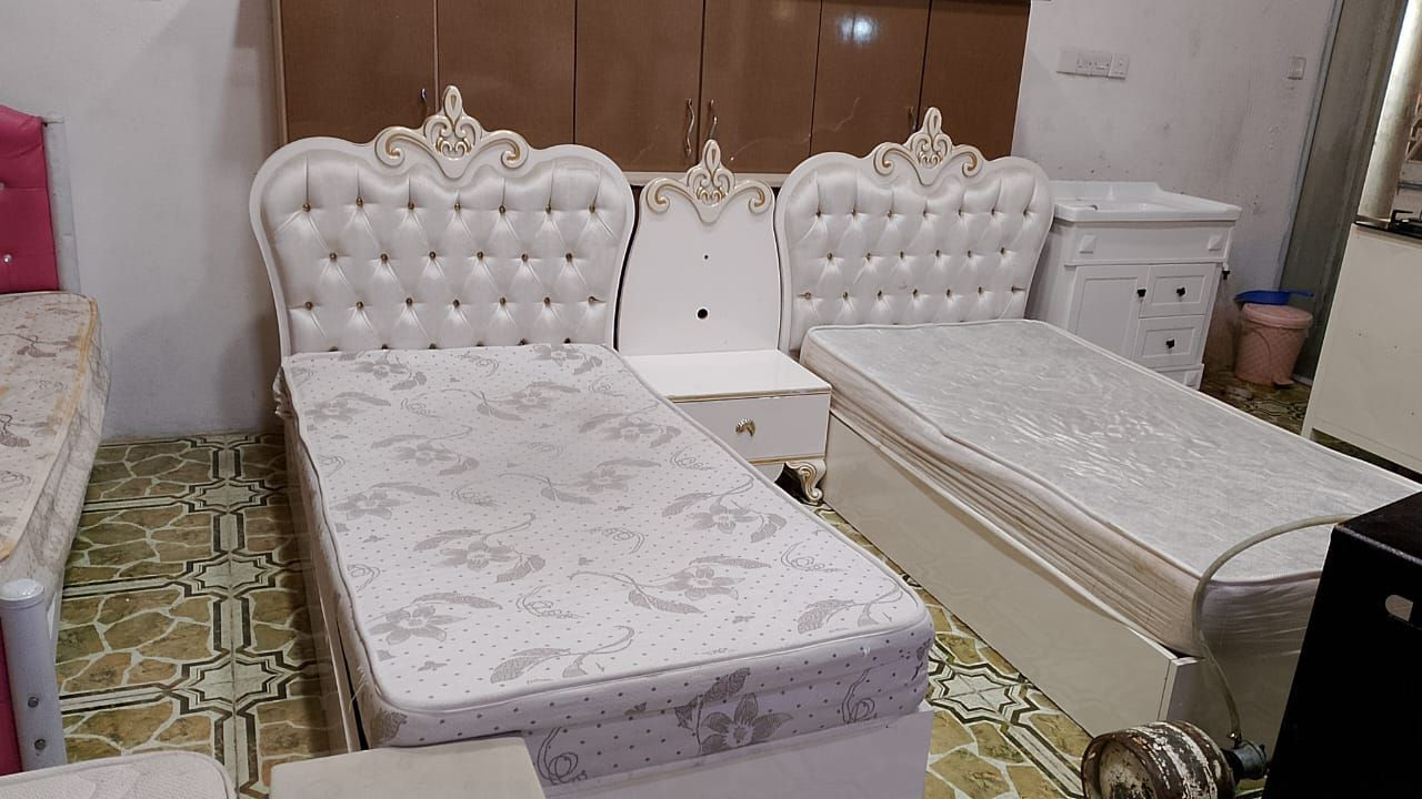 السلام عليكم سرير مستعمل نظيف تركي***********
