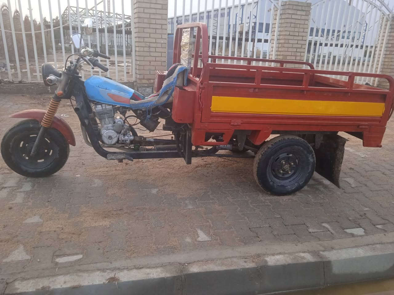 سلام عليكم
ستوته للبيع موديل 2010 نقص بس الوصولات 
السعر 650 وبها مجال بسيط 
العنوان فلاحيه 
***********
