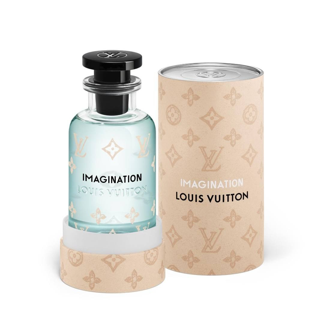 ✨ Louis Vuitton Imagination ✨

🌊 عطر صيفي فاخر يجمع بين انتعاش الحمضيات ودفء الشاي الأسود بطريقة تخطف الانتباه من أول رشة.

لمسة البرغموت والبرتقال تعطيك إحساس بالنظافة والفخامة، بينما الزنجبيل والقرفة يضيفان حضور جذاب وثقة عالية. ☀️🔥

💎 “Imagination… مو مجرد عطر،
هذا إحساس رجل أنيق يدخل المكان ويترك أثره قبل كلامه.”

🍋 مناسب جداً لأيام الصيف الحارة بسبب انتعاشه النظيف وثباته الراقي،

يعطيك فخامة هادئة تخلي الكل يسأل: شنو هذا العطر؟ ✨

نوفر جميع البراندات العالمية 🌐

يوجد خدمة التوصيل المجاني داخل الحمدانية 🚕

يوجد خدمة التوصيل جميع محافظات العراق 🇮🇶 

***********☎️

***********☎️

#بيت #العطور #المركزة 🏠👑
