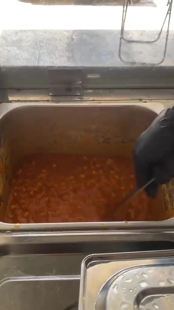 > أهلنا وناسنا الطيبين بحي دراغ والمناطق المجاورة 🍗🔥
> حبينا نبلغكم إنو أوقات العمل بمطعم سموكاية تغيرت وصارت أطول حتى نكون بخدمتكم وتدللون علينا!
> من اليوم، راح نكون مفتحين ونستقبلكم يومياً:
> ⏰ **من الساعة 10:00 صباحاً ولحد الساعة 1:00 بالليل**
> تفضلوا يمنا بأي وقت، الدجاج الشوي على أصوله والريحة الصدكية تنتظركم! ❤️
> 📍 **العنوان:** بغداد - حي دراغ - قرب أفران حي دراغ - مقابل جامع الحاجة دلال.
> 📞 **للحجز والاستفسار:** ***********
