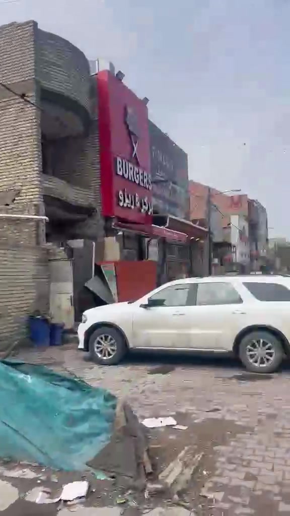 سلام عليكم دار البيع مساحة ١٤٤ في مدينة صدر قطاع ٦٢ شارع الكيارة مقابل قطاع ٢١ شارع تجاري قرب طرشي نخلة تواصل على الرقم أو على الواتساب *********** 
***********
