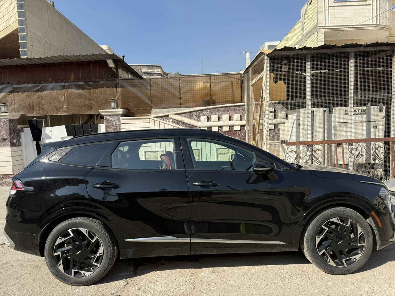 سبورتج ex برستيججج فول الفول تجي. اعلى مواصفات بلكوري كله. كشنات حمر بلاديه. 5كامرات محيطيه 5 رادارات  توقف ذاتي. اوتو هولد مودات قياده اكيد فور ويل 4*4 مكينه 2500  بانزين ويه الاشاره تشتغل كامره بدشبول 5 رادارت بيه. حساسات امامي خلفي شاحن لاسلكي بنراما طبعا خزن ميموري بلكشنات اوتو ستوب وتبريد وتدفأ بلكشنات والاستيرن شاشه متصله دجتل بيه ٣ مودات للقياده مو بس وحده  جنطه كهرباء اكيد تحديد مسار. سستم سوت هارمن كاردم منافذ شحن بلكشنات لخلقيه سياره. به بعد طن خواصفات متخلص والاحلى من هل خواصفات كله سياره مكفوله كفاله عامه من صبغ وتبديل. يعني كلينننننننن وباسمي تريد تحويل تريد وكاله ثاني يوم. 
مكانه بغداد وارايده 215 وبيه مجال بسيط.
***********
