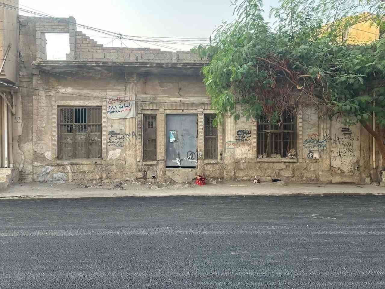 السلام عليكم دار للبيع( ارض) تجارية منطقة الكلوات الشارع العام مساحة القطعة 288 متر  شرط التحويل للتواصل اتصال 📞 (***********)
