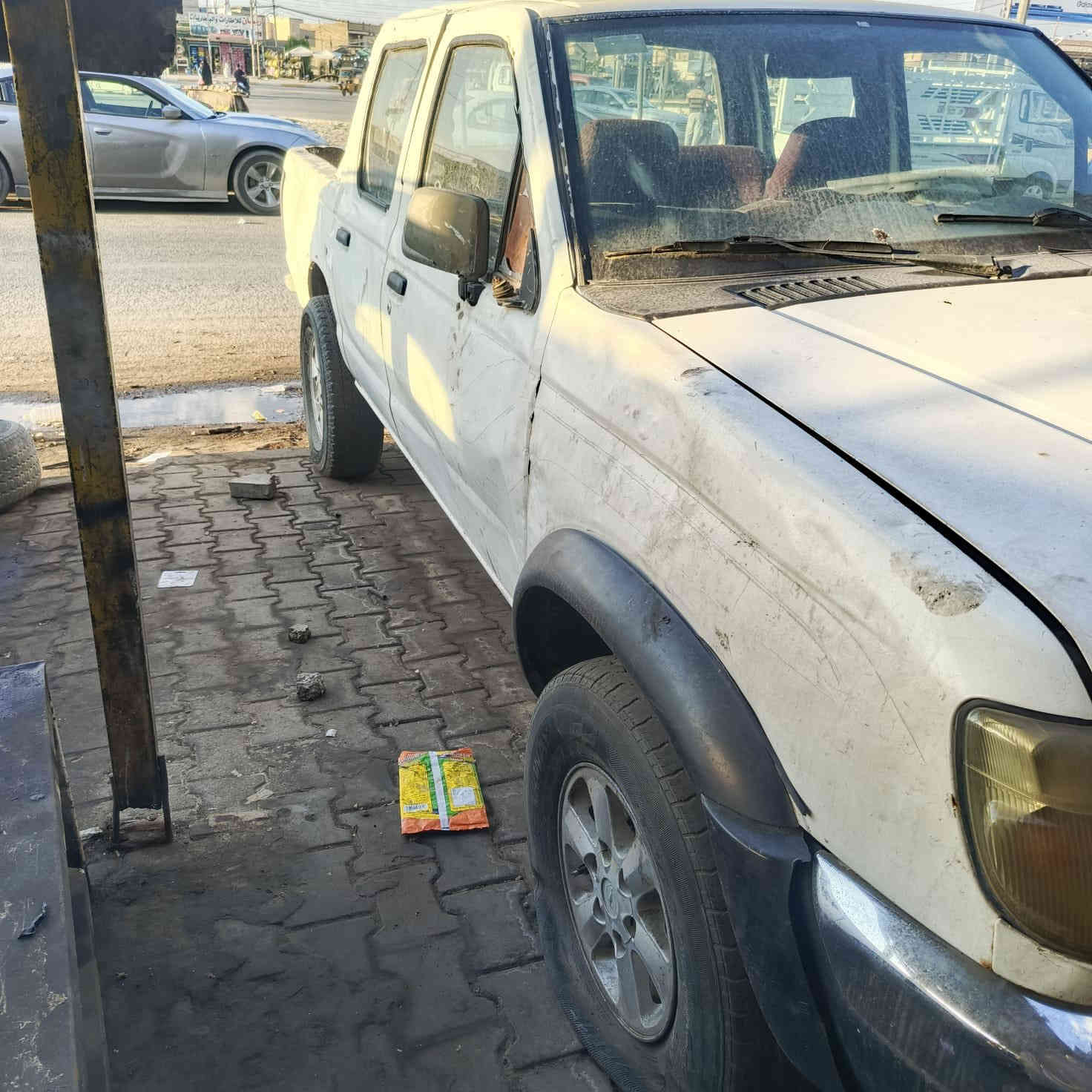 بيك أب نيسان فور ويل ادوات موديل 2004 مكينه وكير جدد السعر 30 وبيه مجال ***********
