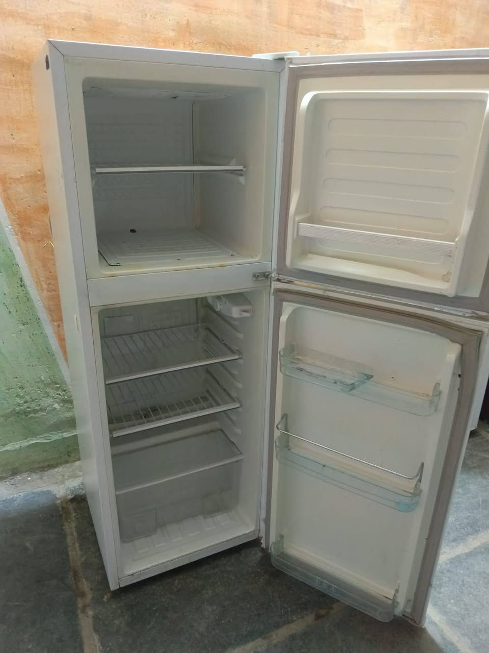 ثلااجات لوحده ب١٥٠وبيهاا مجال نضيفات حيل


**إذا كنت صاحب هذا الإعلان وتريد حذفه لأي سبب، رجاءا أرسل رسالة إلى الدعم الفني**