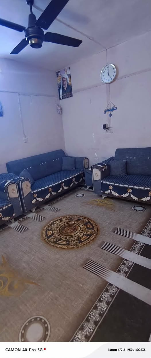 بيت لبيع مدينه الصدر قطاع 20 مساحه 50 متر تكون من غرفتين واستقبال ومطبخ طابقين مسلح سعر 70 وبي مجال قليل رقم ***********
