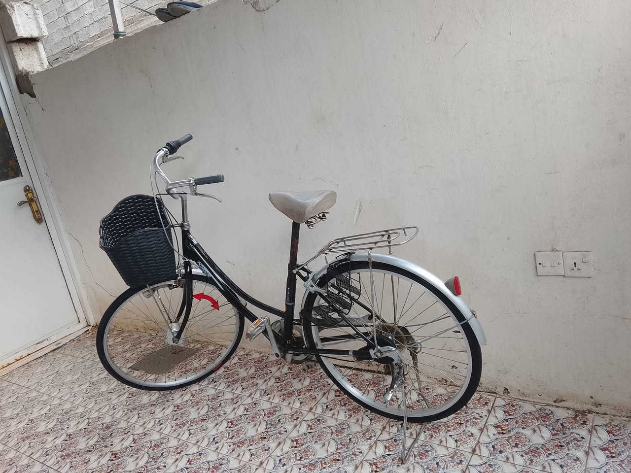 سلام عليكم شباب بايسكل للبيع فول نضافه كلشي مابي السعر 85 وبي مجال الرقم ***********
