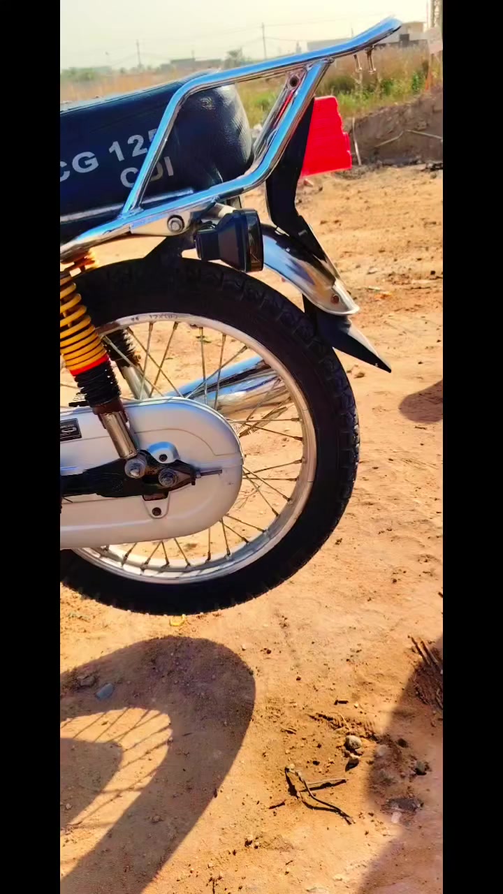 السلام عليكم ورحمة الله درجه ارشه مديل 20021 مكينه وغراض2023اوراق اصولي دراجه نضيفه لمكان كربلاءحي لعسكري لستفسار***********
