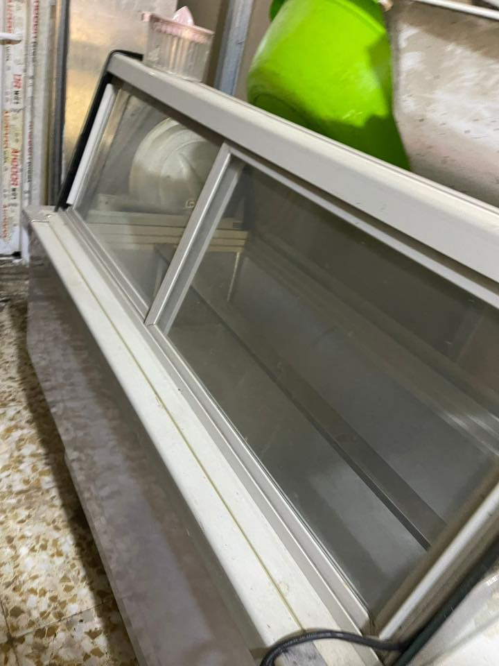 براد مقبلات جديد مستخدم اسبوع 500 الف وبي مجال 
شوايه تركي استخدم اسبوع. 350الف 

عنوان بغداد 
***********
