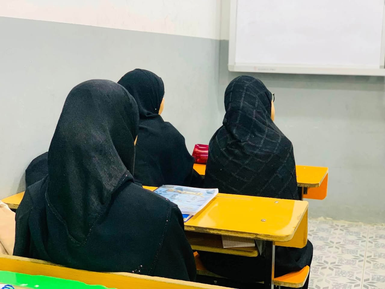 مع الأستاذ المتميز مرتضى الحلو
مدرس اللغة الإنكليزية

لأن إتقان اللغة الإنكليزية أصبح مفتاحاً للنجاح والتفوق، نحرص في ثانوية بغداد الأهلية للبنات على توفير بيئة تعليمية متميزة تساعد طالباتنا على اكتساب المهارات اللغوية بثقة وتمكن.

من خلال الشرح الوافي والمتابعة المستمرة، يواصل الأستاذ مرتضى الحلو جهوده في تنمية قدرات الطالبات وتعزيز مستواهن العلمي لتحقيق أفضل النتائج.

✨ ثانوية بغداد الأهلية للبنات
تميز في التعليم… وثقة نحو المستقبل.
⸻
📞 للاستفسار:
***********

📍 العنوان:
النجف الأشرف – ناحية العباسية – قرب ملعب آل فارس.

#ثانوية_بغداد_الأهلية_للبنات
