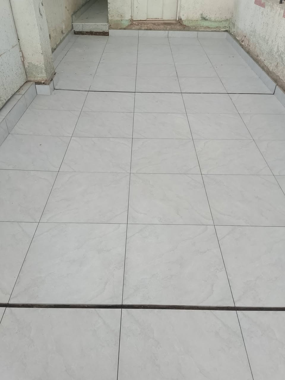 السلام عليكم اسطه كاشي متفرغ حالين شغل هندسي شرط ***********
