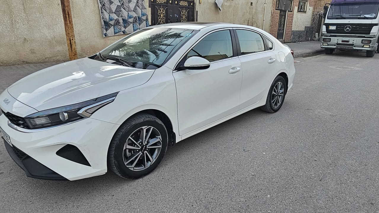 سلام عليكم 
سيارة سيراتو ٢٠٢٢ مكفولة للبيع 
محرك ١٦٠٠ ماشية ٨٠ فول موصفات
هزة جديدة بسمي السيارة 
متواجد اتصال ***********
