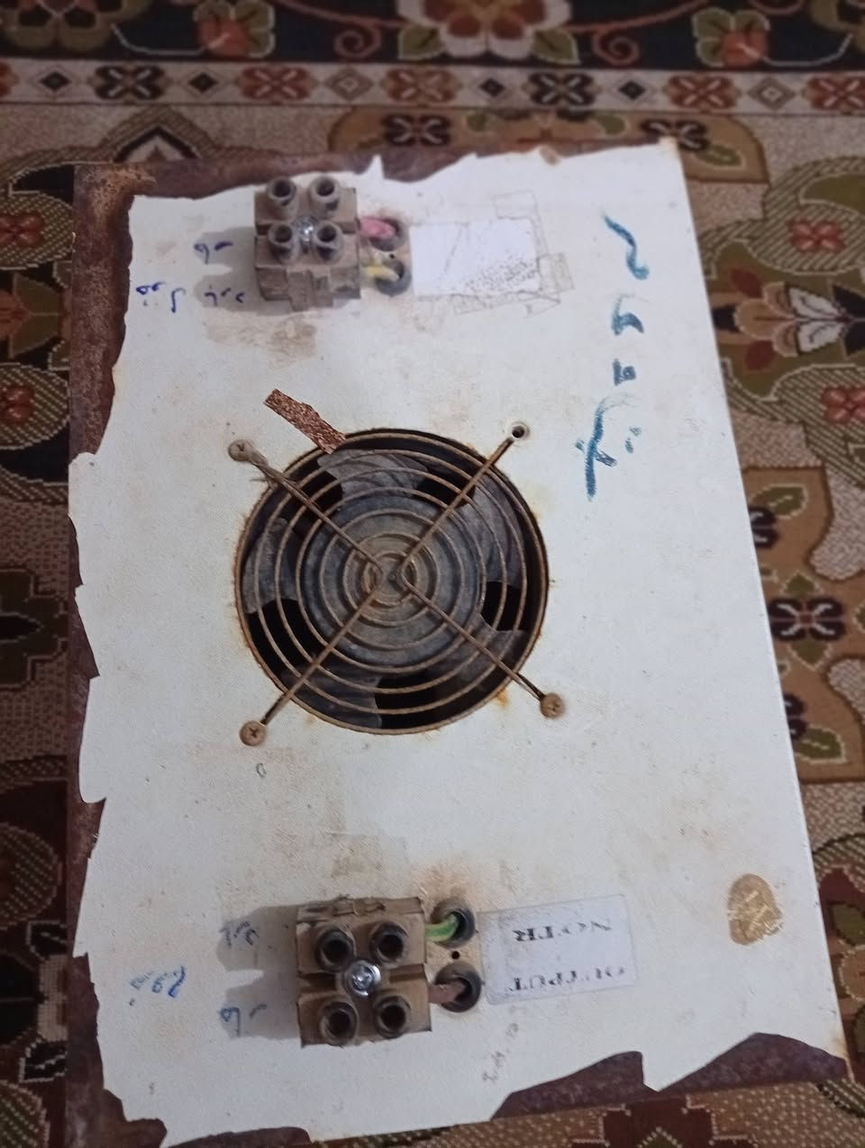 السلام عليكم رافعة كهربائية شغاله على فحص لبيع سعر 250 وبي مجال. 10.  كيفي رقم ابني ***********
