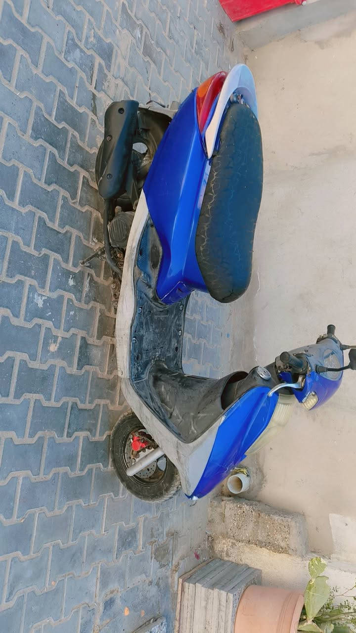 سلام عليكم دراجه بريز محرك ممفتوح شوفت عينك كفرات حلوه شغاله نكره سلف ابي وقت نقص ترتيب بصيط صالنصه جديد  بس صارت شغله بيها من تشتغل ناعمه بس من تمشي صوت رحت وديتها وحد كال اكلج وثاني كال قايش ابيع هل موجود السعر قفل من الاخير375 بغداد الشغله اللتصال ***********
