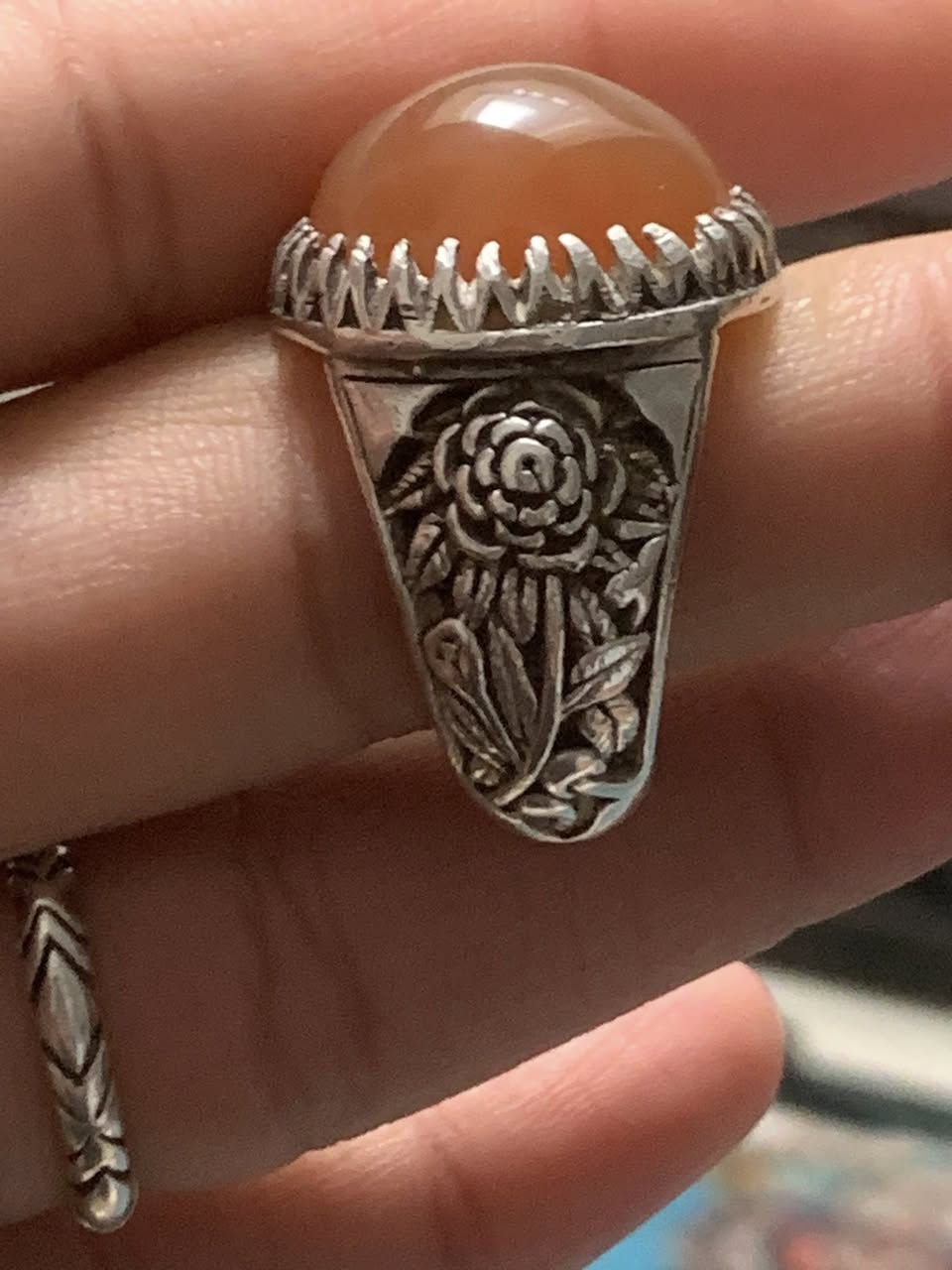 اللهم صل على محمد وآل محمد وعجل فرجهم
عقيق يماني طبيعي جراخه قبة داريه لون مشمشي جميل جداً بالواقع تصوير تعبان كلش

صياغه يدويه ثكيله كلش شغل الكاظميه  يدوي مو قالب ولا طبع نقش وصياغه يدويه ثقيله

سعره ١٧٥ الف نهائي مع التوصيل


**إذا كنت صاحب هذا الإعلان وتريد حذفه لأي سبب، رجاءا أرسل رسالة إلى الدعم الفني**