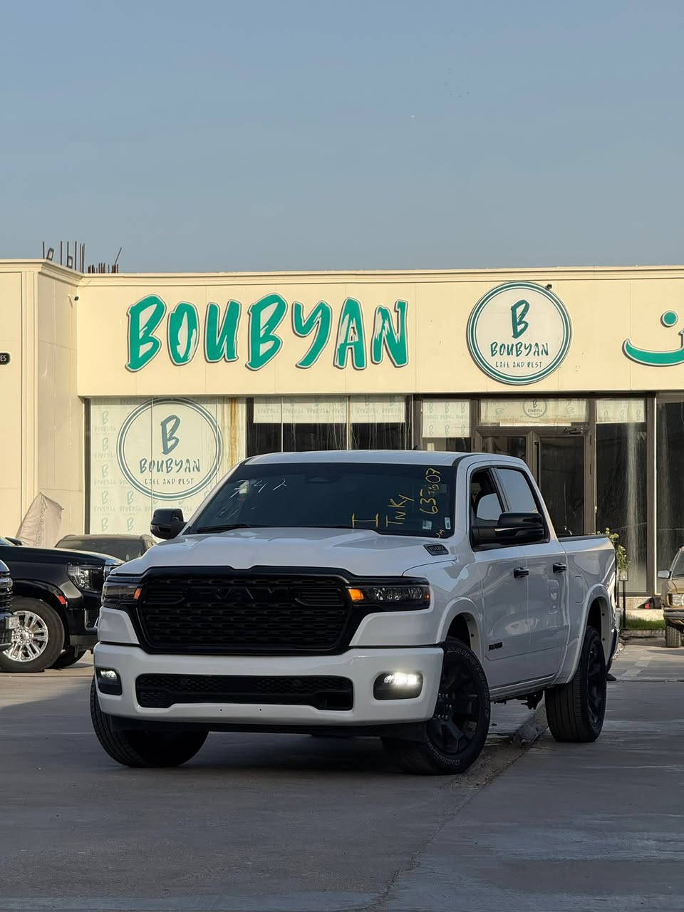 للبيع 🔥 

RAM 1500 BIG HORN LONE STAR 4x4 ⭐️ ( 2025 )

رام 1500 بگ هورن لون ستار فول مواصفات (مواصفات اللارامي)

الحادث : شبه كلين ✅🔥 ( خشم البنيد بارد + الجاملغ بارد فقط 🔥 بدون تبديل بدون صبغ ) وين ما يعجبك افحص 🛂

ايرباك دركه + دشبول فقط ✅ هذا ضرر السيارة الباقي كله مكفول 

حتى الدعامية الامامية نفسها راجعة وتوقع شكد الحادث بسيط جداً 🔥

المواصفات : 
- 6 حساسات امامية ✅
- 4 حساسات خلفية ✅
- رادار امامي ✅
- رادارات جانبية ✅
- اشاير بالمري ✅
- لايتات LED ✅
- قبق جنطة كهربائي ✅
- تشغيل عن بعد ✅
- نظام تحذير ⚠️ ✅
- مري كهربائيه ( شفط ) ✅
- منافذ USP / تايب سي ✅
- قطعتين تبريد ✅
- اماكن تخزين كثيرة ✅
- شاشة تسلا ✅
- تدفئه مقاعد ✅
- مقعد السائق كهربائي ✅
- تحديد مسار ✅
- تحديد سرعه ✅
- اطفاء المحرك عند الايقاف ✅ A

وباقي المواصفات المعروفه بالرام  🔥

المحرك : 6 سلندر 3000  توين توربو بقدره حصانيه 420 حصان 🐎 اقوى من الجيل السابق 🔥 مع ناقل حركة 8 سرعات 

1500 SST 🔥

السيارة كاملة وجاهزة من كلشي ✅بدون رقم تترقم جميع المحافظات عدا الاقليم 

#السعر : 330 ورقة 💸 قابل للتفاوض بجزء بسيط جداً 

الشراي يتصل : ***********

مكان السيارة // البصرة 📍
