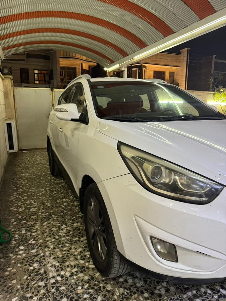 توسان ٢٠١٥ خليجي مكفولة بس بيها شخوط وكدحات مال الغسل بالبنيد
ماشية ١٦٠ الف
محرك وگير مكفول 
رقم بغداد ب اسمي
السعر ١٥٠ وبيها مجال
***********
