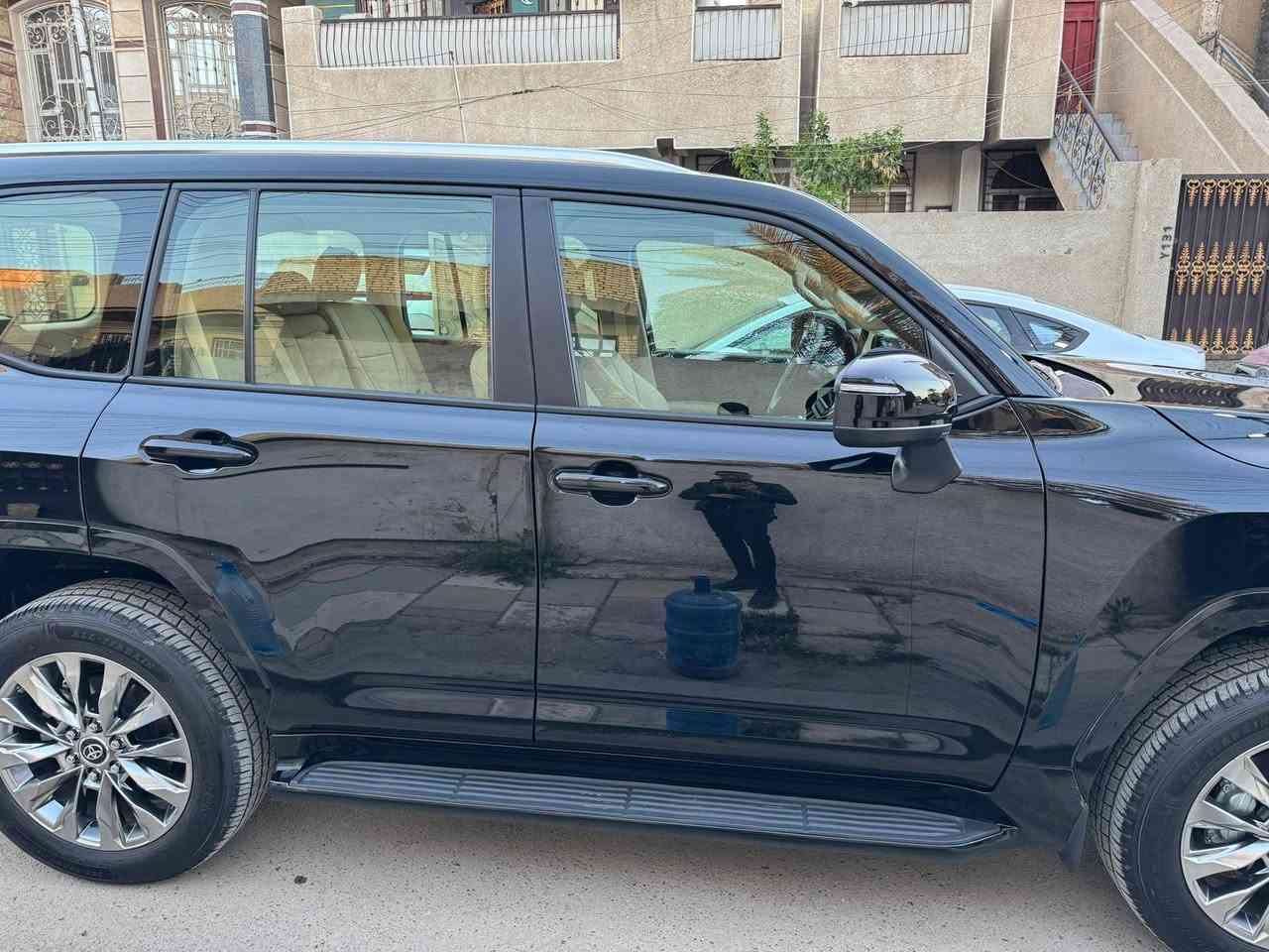 السلام عليكم ورحمة الله وبركاته 
رمضان كريم على الجميع وصيام مقبول أن شاء الله
للبيع لاندكروز GXR موديل ٢٥ لون اسود  كفالة عامة من صبغ من تبديل من بارد ماشيه ٥ ألف و٤٠٠ للعلم مغلفة ppf 
ملاحظة / السيارة دخلت عن طريق كتاب ذوي الشهداء باقيله سنه ونص تصير حرة وكالة تتحول في الوقت الحالي
السعر ٧ شدات وبيه مجال 
العنوان بغداد
اخوان الي يحب يستفسر على الرقم أني مكلف بالنشر
للأستفسار ***********
