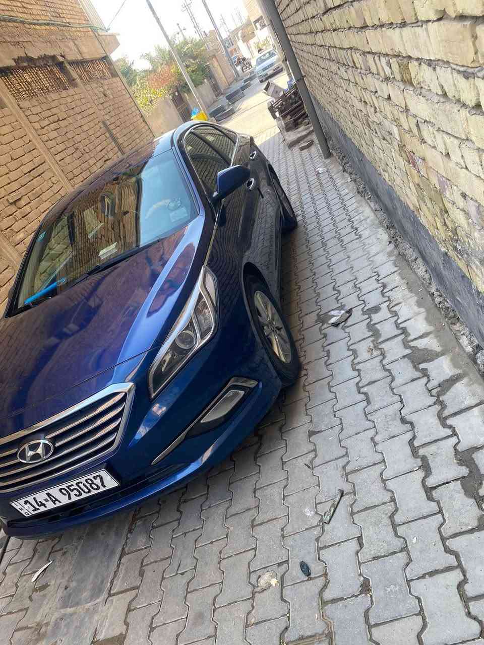 السلام عليكم سوناتا وارد أمريكي مديل 16 حادثها خشم البنيد فقط سياره نص فول شاشه كبيره كامره دواره تحكمات ستيرن أوامر صوتيه وبيها ثلاث انظمة قياده داخلها صاجي السياره جديده اب معنى الكلمه مكفوله وكامله من كلشي رقمها بصره والسياره اب اسمي سعرها ١٢٥ وبيها مجال مكانها بصرة قضاء المدينه 
تواصل على الرقم ***********
او المراسله على الخاص
