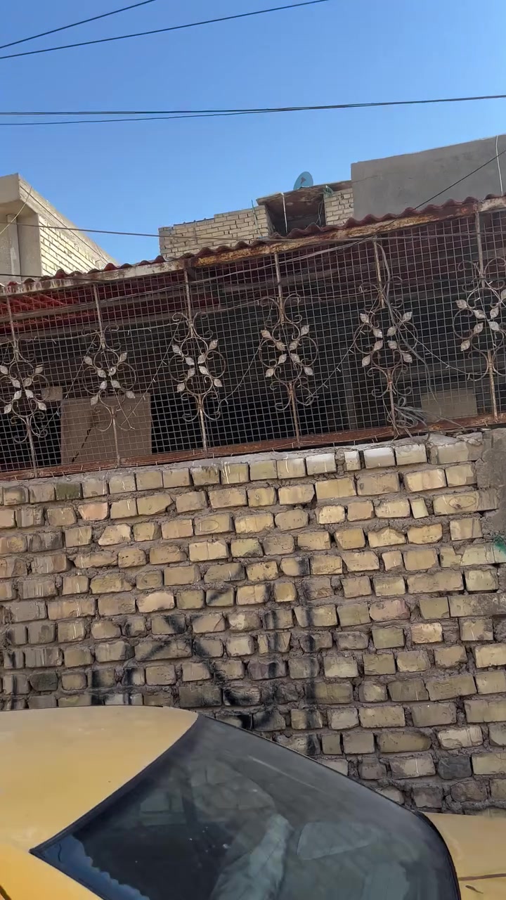 بيت للبيع 
البلديات الضباط منطقه حي الامير نهايه مدرسه زين القوس منطقه مرتبه وخدمات كامله مجاري تبليط كهرباء
مساحه البيت 100متر مربع عقد زراعي 
يحتوي على استقبال غرفه صاله مطبخ 
نقص ستاره فقط 
 
شارع عرضه 6امتار على كد صف سيارتين 
سعر 90وبيه مجال قليل 
للاستفسار 

‭***********‬
