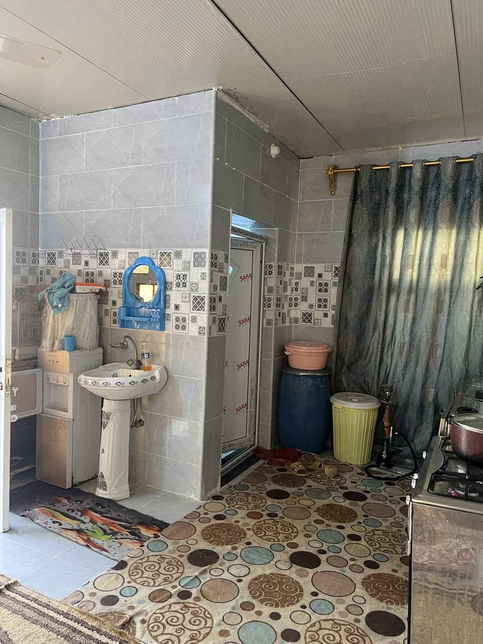 بيت في كوت الجديد شارع الأقواس يم الولده بناء بلوك ٢٠٠متر***********
