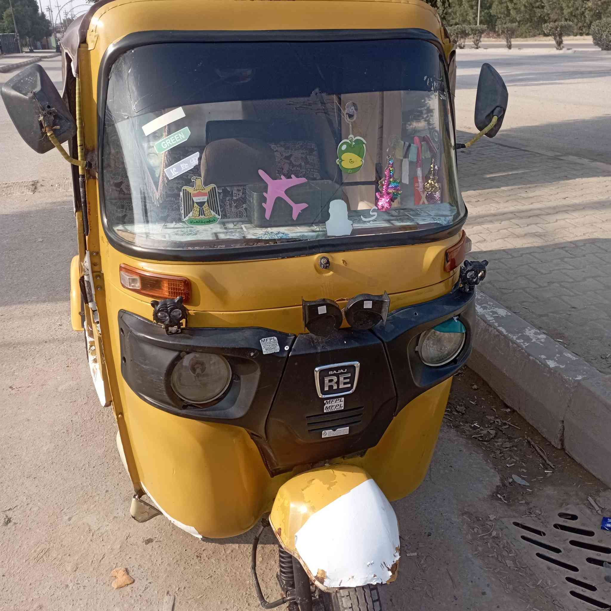 سلام عليكم تكتك للبيع موديل 16 تكتك معمره اوراق  تكتك خير من الله ما ناقصه اي شي يعني كبل للشغل مكينه مال 20 مجفته
تكتك حلوه  مكان أبو غرق وبخدمت الشراي سعر 2.500 وبيه مجال قليل حك الجيه 
***********
***********
