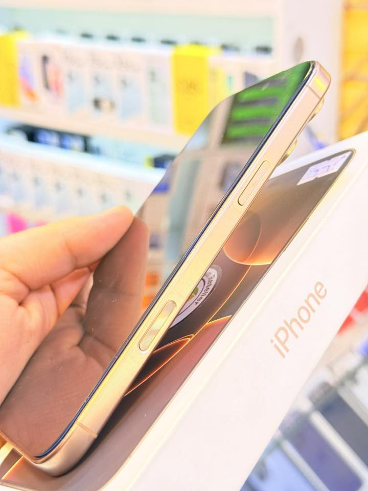 ايفون 16برو ماكس ذاكره 256بطاريه 96‎%‎جهاز اخو جديد زلغ واحد مابي وتر بروف جهاز بمعنه كلامه نضيف هوه جديد سوه عربي شرق اوسط اصلي ضمان ماستر لا مفتوح ولا مصلح ملحقات كامله لوان منيز سعر 1350الف قفله من الاخير 
بغداد البياع شارع عشرين مكتب ماستر للمبايل 
***********
