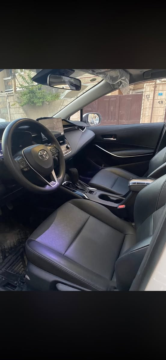 السلام عليكم للبيع كورلا هايبرد تجميع صيني موديل ٢٥ ماشيه ٤٥٠٠ كم بعدها زيرو فول مواصفات عدا الكشن مو كهرباء 
بصمه تشغيل وابواب
فتحه 
رادار 
كاميرا خلفيه 
محرك ١٨٠٠ هايبرد 
لايت زينون
كشنات جلد اسود
مشتريلها ارضيات حوضيه اصليه ب ٨٥٠٠٠ وارضيه للصندوق والدرگه مغلفه ودوسات اربع بوب شعار كورلا
السياره بيها طخه بسيطه ومصلحه وجاهزه تصليح درجه اولى 
( صبغ ربع البنيد وصبغ ربع الدعاميه مثل ما ماشر ) واكو رصعه بالباب الخلفي الباقي كفاله 
السعر ١٥٦ وبيها مجال مكاني بغداد الاتصال عالرقم ***********
