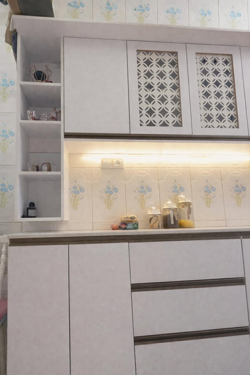 مطبخ تفصال خاص  كاونتر مع ملحق وسنك كبير
غسالة سامسونك فول اوتماتيك حجم 15 كيلو
وبالمواصفات التالية :-
- فتحة علوية
- 700 دورة في الدقيقة
- 9 برامج
- إقتصادي نظام انفيرتر
- متانة فائقة وأداء معمّر
- العناية بالملابس الرقيقة
- وبسعر 300 الف قفل 
- قليلة الاستعمال
- غرض البيع...سفر
٢ إضافة موسيقى

🐎تخم قنفات 8 مقاعد تفصال سعر الشراء 700 سعر البيع 300 استعمال قليل لغرض السفر مكان بغداد 

ميز طعام  كزاز مع  4 كراسي سعره 65


**إذا كنت صاحب هذا الإعلان وتريد حذفه لأي سبب، رجاءا أرسل رسالة إلى الدعم الفني**