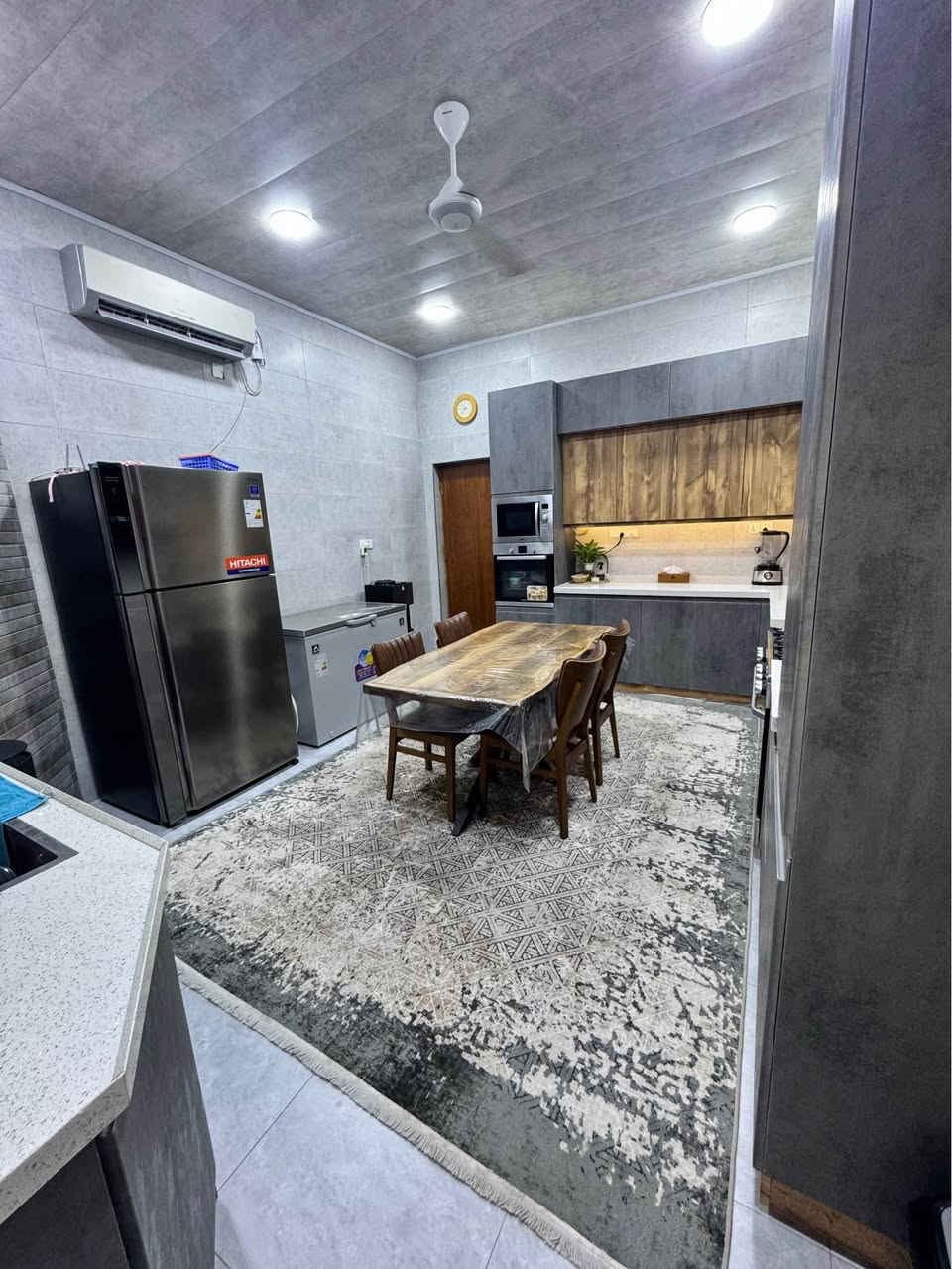 بيت طابو زراعي في البصرة / مناوي لجم / شارع المطاحن 
البيت قريب عالشارع العام 
مساحة ١٥٠م واجهة ١٠م ونزال ١٥م
يحتوي على ٤ غرف منام واحدة في الطابق الارضي و٣ فوق
السعر ٢٣٠ مليون
للاستفسار الاتصال 
 0775 213 9224 البصرة, العراق
