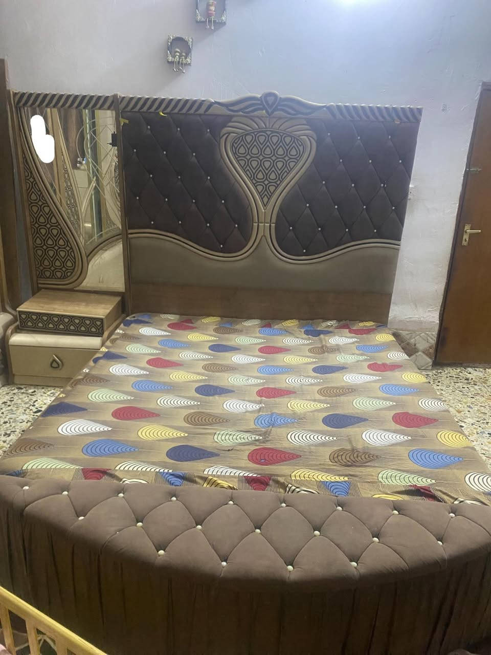 سلام عليكم غرفه نوم تركية مستعمله 8قطع 
نضافه مالته ٧٠٪؜
الرقم الاتصال ***********
