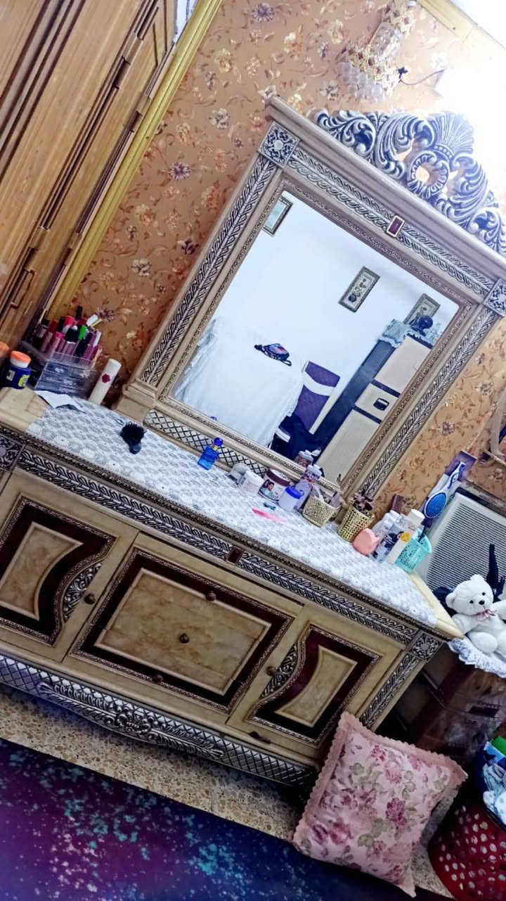 غرفه مصريه للبيع ب400وبيهه مجال
***********
