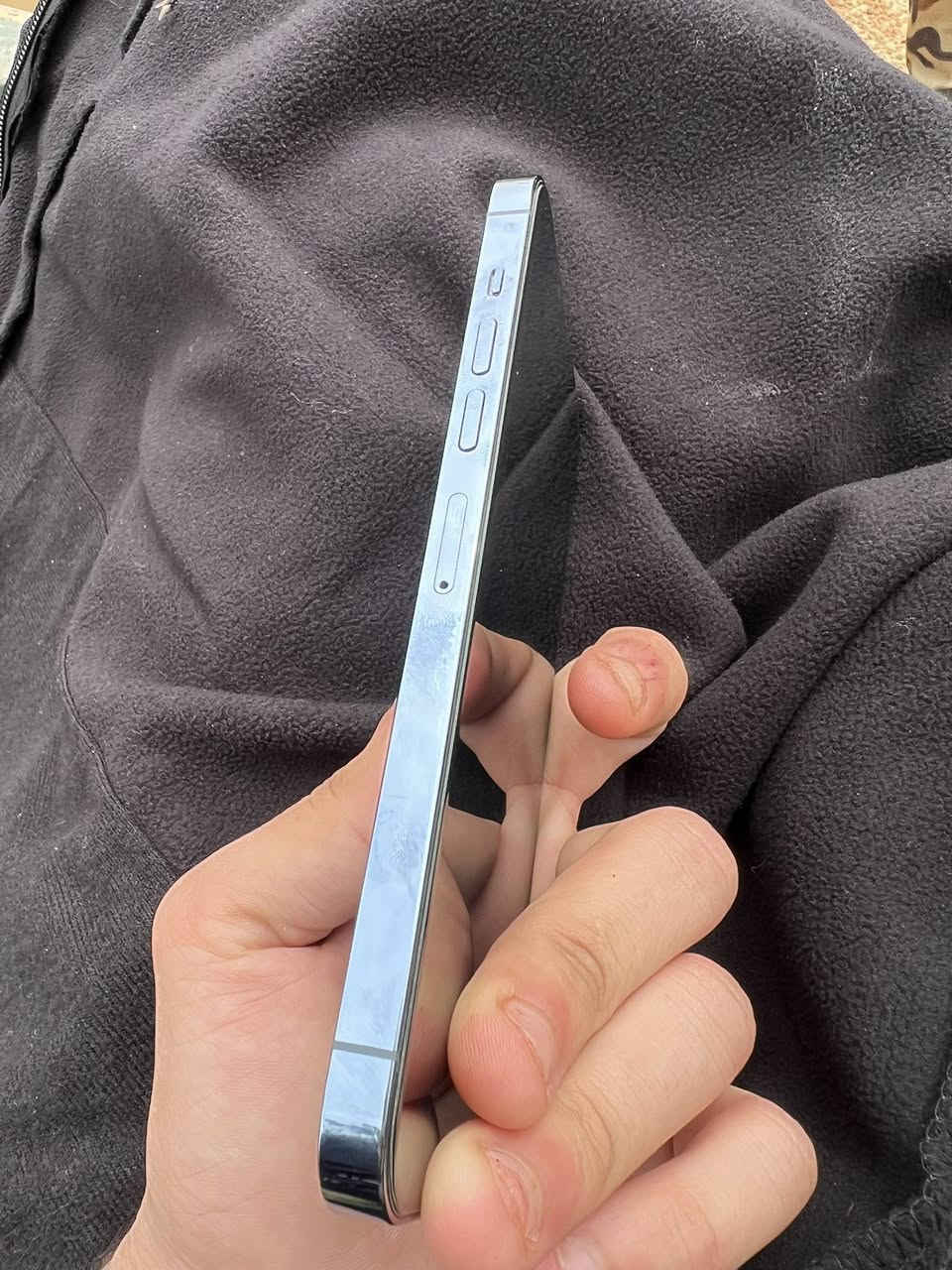 السلام عليكم ايفون 13برو ماكس جهاز نضيف استخدام شخصي نموذج L امريكي بطارية 83 اللون البحري جهاز وتر بروف مكفول من كلشي عل فحص كارتونه وملحقات ويا السعر 750 وبي مجال للشراي رقمي : ***********
