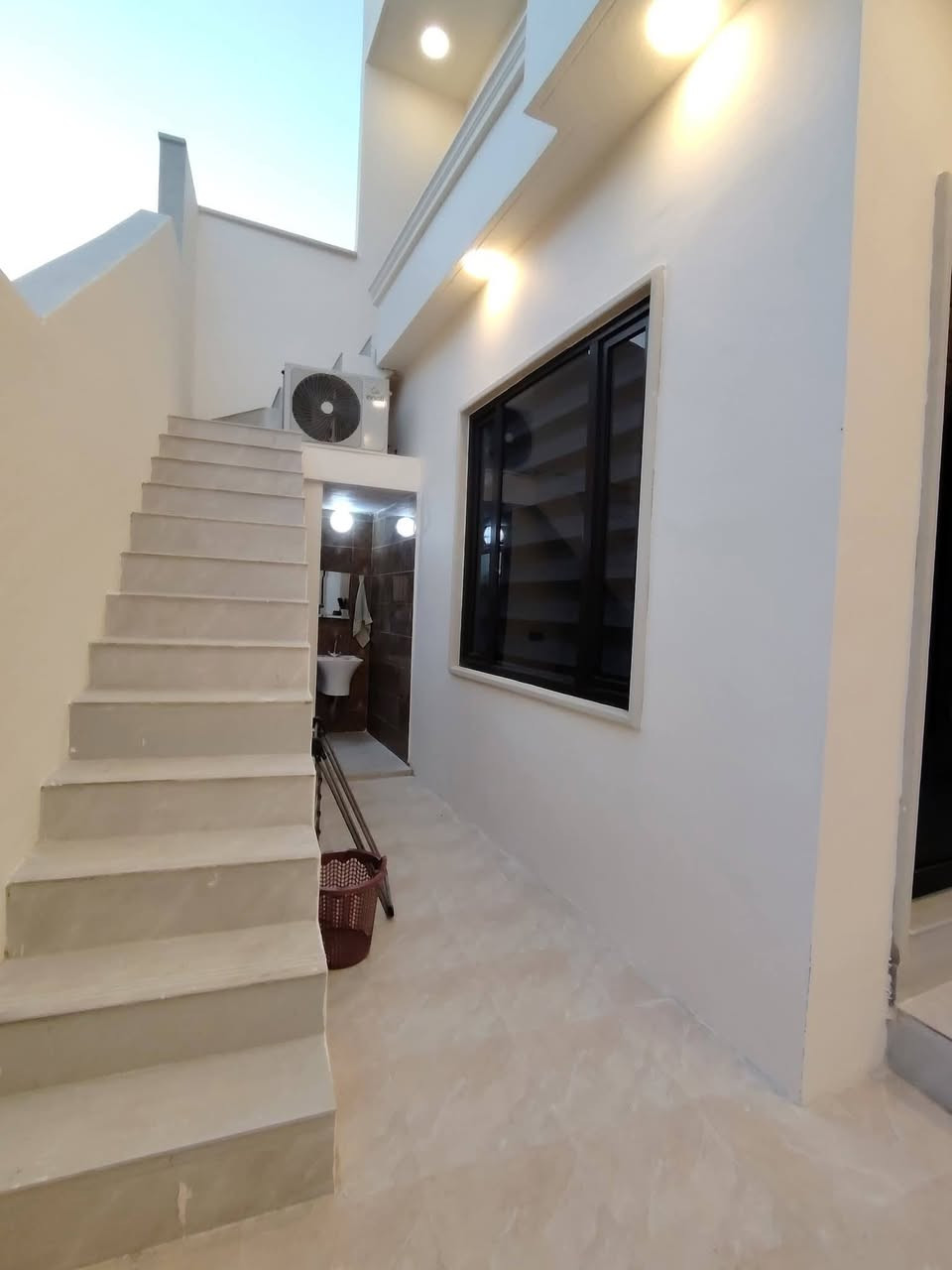 #عروض_مكتب_الدار_للعقار
دار للبيع

حي الملايين الثانية

قرب جامع أهل القرآن قريب من الشارع الرئيسي

المساحه 150م واجهه واجهة 10 م

ط1)) غرفتين نوم واستقبال وصاله ومطبخ وصحيات

ط2))  3 غرف نوم وصاله ومطبخ وصحيات

الدار مفصول الطابق الأرضي عن الطابق الثاني

سند زراعي قرار 25

للاستفسار أكثر اتصل على الأرقام او 

 مراجعة مكتب الدار الكائن في بناء الجاهز مقابل الكمرك 

***********

***********

***********
