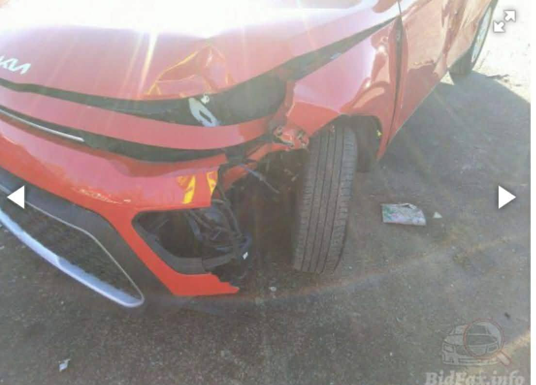 السلام عليكم كيا صول موديل 2022 وارد امريكي ماشية ،45 الف ميل رقم اربيل الدولي باسمي حادثه جانبي وسطحي غير مؤثر لا على المحرك ولا على الداخل  بنيد وجاملغ اليسار معدل البارد ومبدل باب السائق بنفس اللون ومعدل الباب الخلفي السائق أيضا البارد.   ويوجد طخة خفيفة وسطحية شخط البابتين في الجانب الأيمن بالعراق وكما موضح في الصور  السيارة استخدام بيت  وجاهزة من كلشي تبريد ثلج تحكم ستيرن جهتيت ثلاثة أنظمة قيادة انطفاء ذاتي عند التوقف    السعر 138 الف وبيها مجال بسيط رقم الهاتف ***********  بغداد  الدورة قرب المصفى
