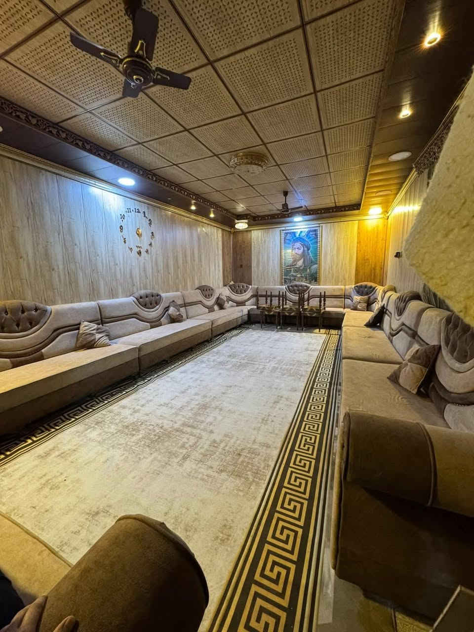 بيت للبيع تجاري النجف الاشرف حي الجزيره شارع النخيل المساحه 240م للاستفسار الاتصال ***********
