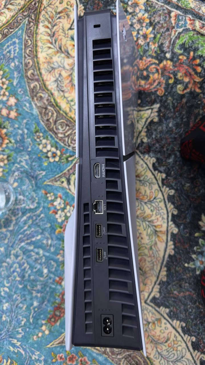 بليستيشن 5 استعمال قليل كلش للبيع مع اشتراك شهر الاضافي وبل حساب موجود 3.89 دولار سعر 675 وبي مجال ***********
