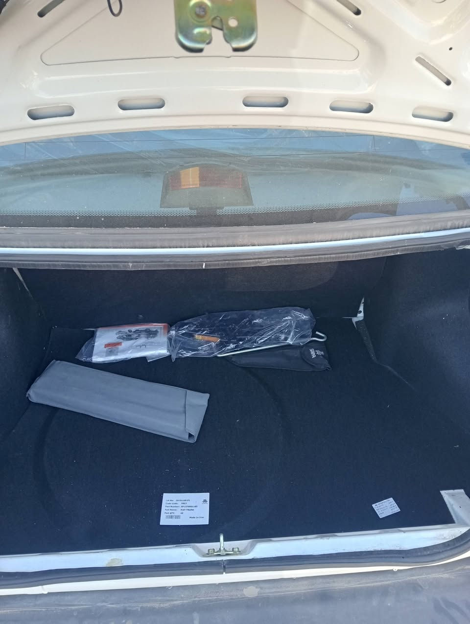 السلام عليكم سايبه البيع 2025 خصوصي ابيض   ماشيه8500 السعر 78 ورقة العنوان بغداد البلديات ***********
