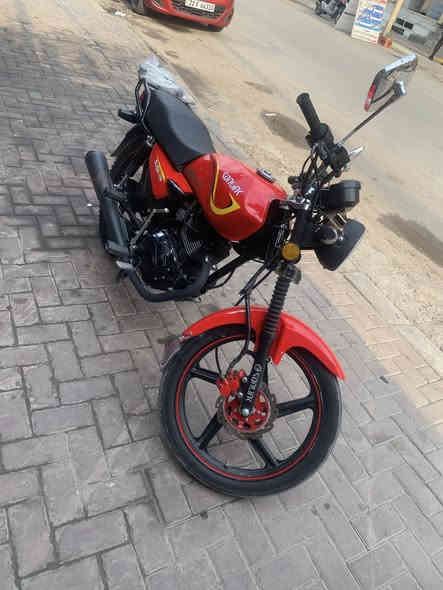 شاينك للبيع 
موديل 2025 
الدراجه ماشية 9 الاف 
دراجة جديدة سعرها 750 الف 
***********
